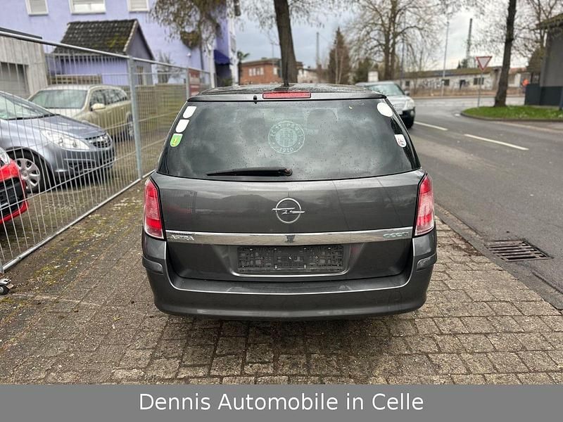 Gebraucht Opel Astra Edition 116 PS (85 kW) 2009 Rot Kombi