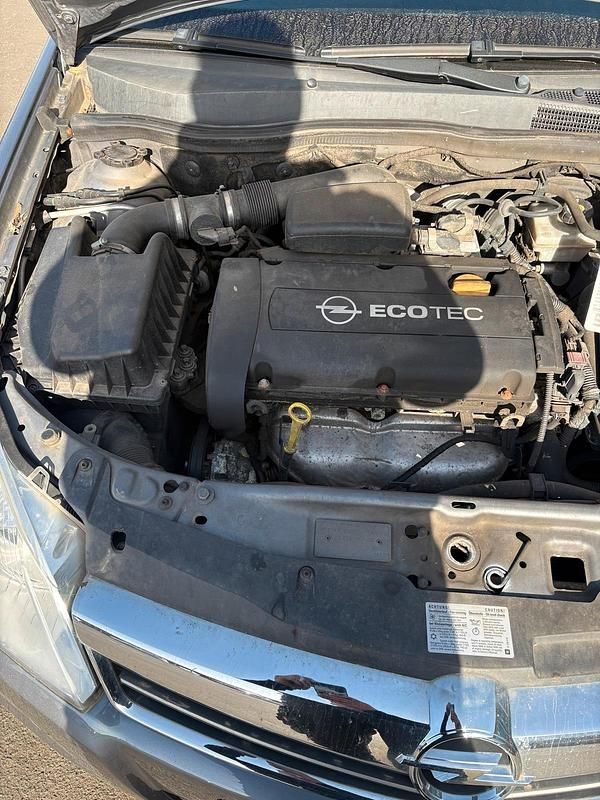 Gebraucht Opel Astra 105 PS (77 kW) 2007 Grau Limousine