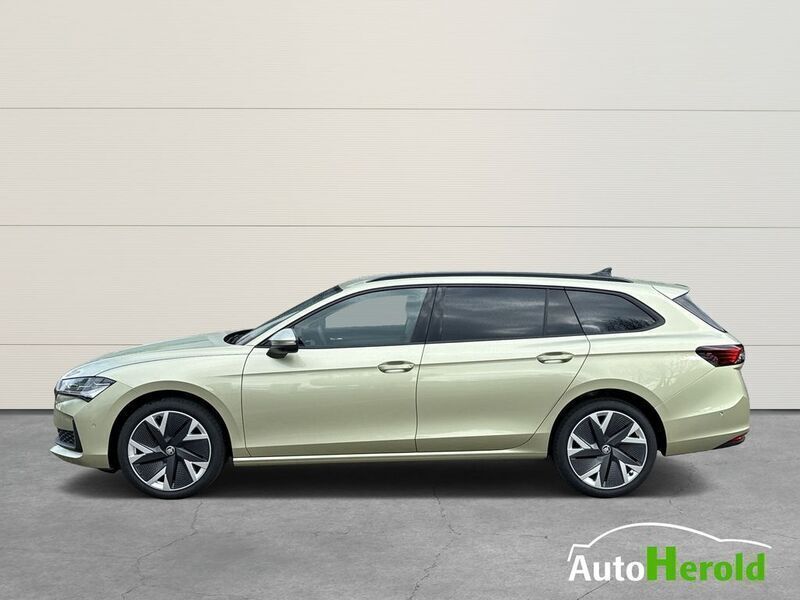 Gebraucht Skoda Superb Selection 150 PS (110 kW) 2024 Ice tea gelb metallic Kombi