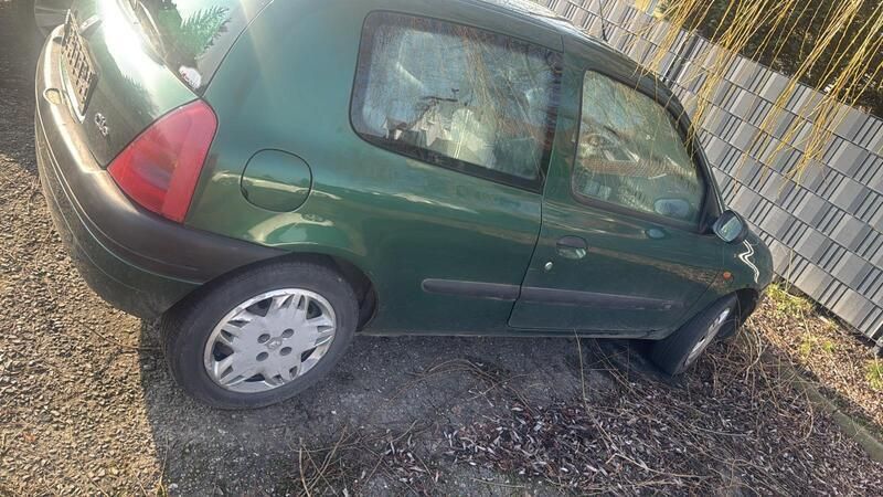 Grün Gebraucht 1999 Renault Clio II Kleinwagen | 1.200 € (Superpreis) - Bild 1/4