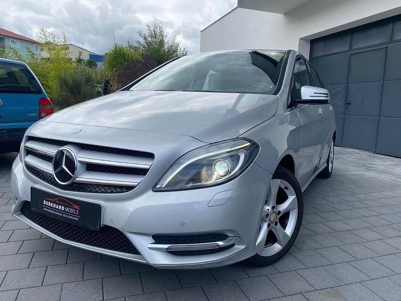 Silber Gebraucht 2013 Mercedes B180 Van / Kleinbus | 5.950 € (Guter Preis) - Bild 1/4