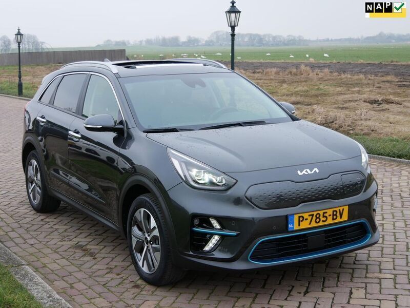 Grau Gebraucht 2022 Kia e-Niro 2 SUV | 26.619 € (Guter Preis) - Bild 1/3
