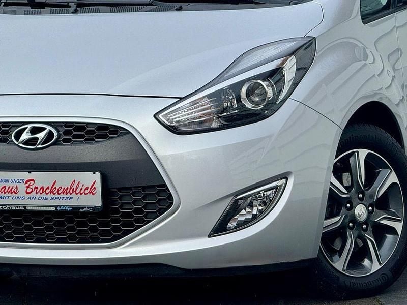 Gebraucht Hyundai ix20 Style 125 PS (91 kW) 2015 Silber Kleinwagen