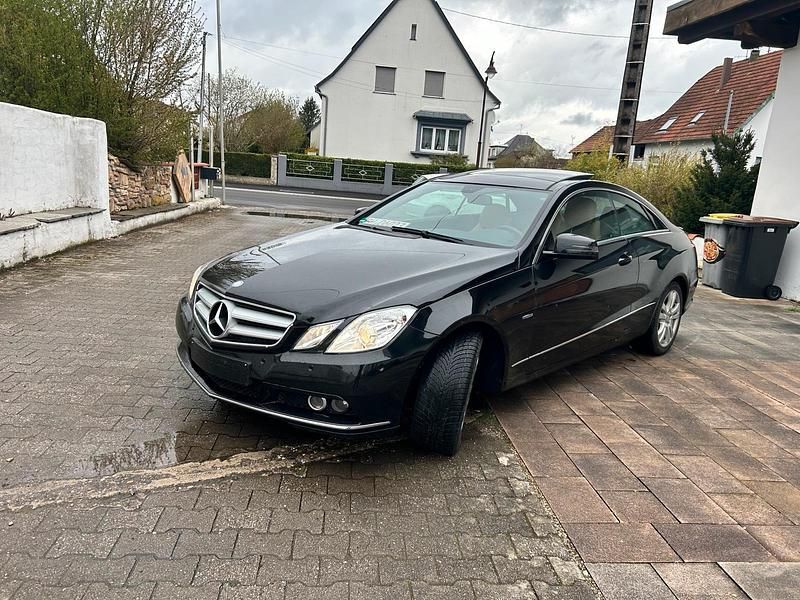 Gebraucht Mercedes E350 231 PS (169 kW) 2011 Schwarz Coupé