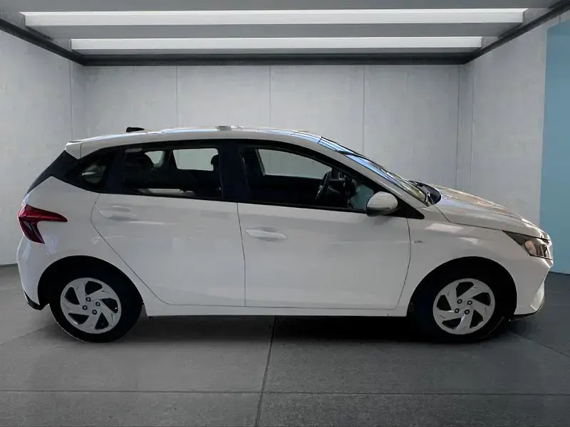 Gebraucht Hyundai i20 101 PS (74 kW) 2023 Weiß Kleinwagen