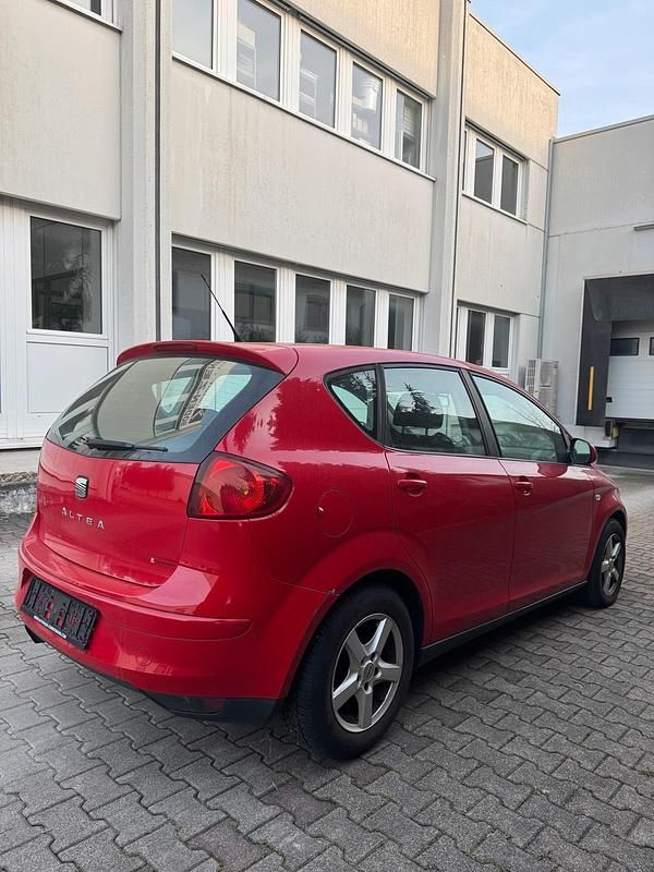 Gebraucht Seat Altea 125 PS (91 kW) 2011 Rot Limousine