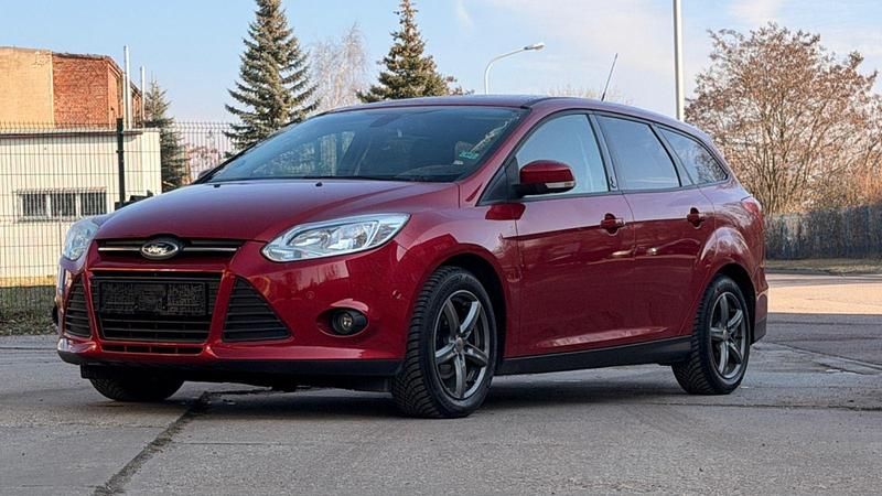 Gebraucht Ford Focus 125 PS (91 kW) 2013 Rot Kombi