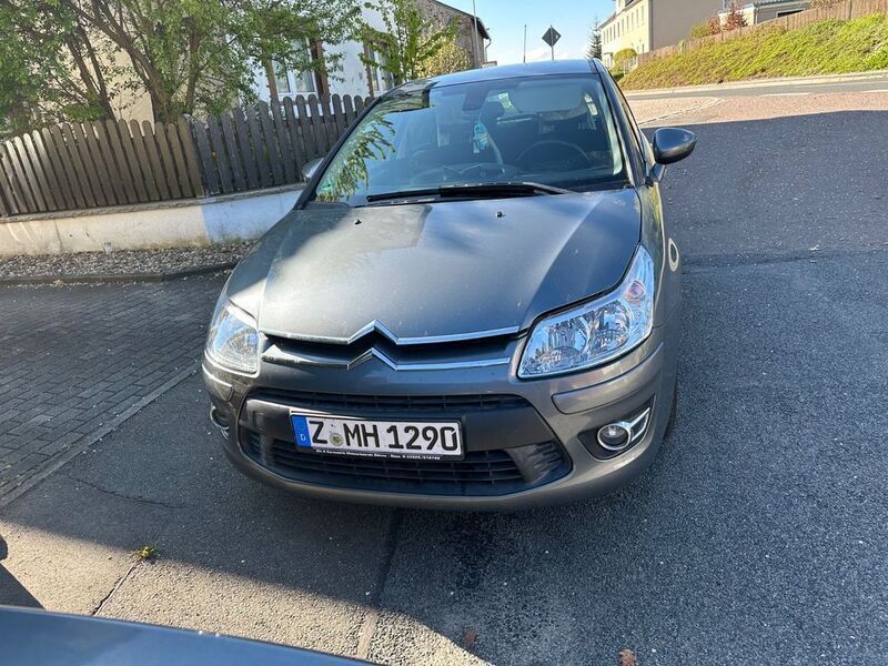 Grau Gebraucht 2010 Citroën C4 Tendance Limousine | 2.000 € (Superpreis) - Bild 1/4