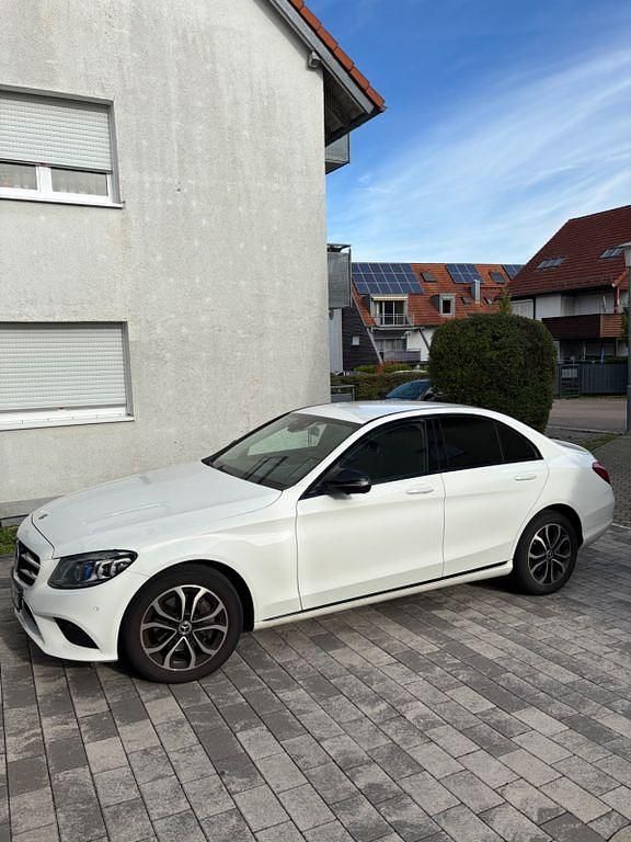 Weiß Gebraucht 2019 Mercedes C220 Avantgarde Limousine | 23.500 € (Fairer Preis) - Bild 1/4