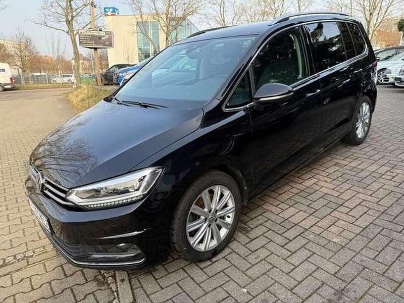 Gebraucht VW Touran Highline 150 PS (110 kW) 2019 Deep black perleffekt Van / Kleinbus