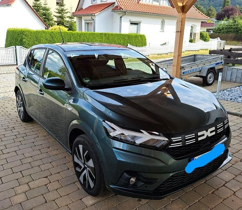 Grün Gebraucht 2024 Dacia Sandero Expression Kleinwagen | 14.999 € (Guter Preis) - Bild 1/4