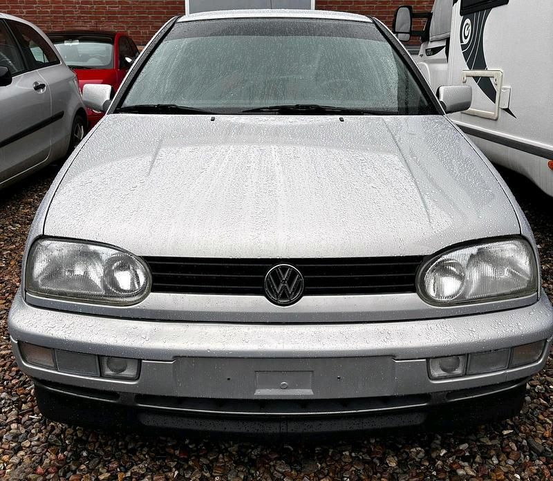 Gebraucht VW Golf III 90 PS (66 kW) 1995 Silber Kleinwagen