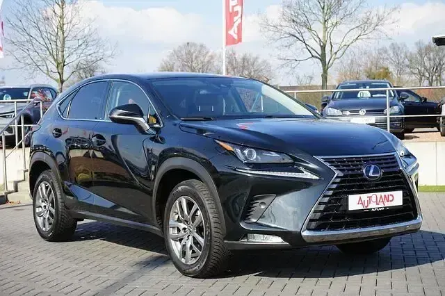 Gebraucht Lexus NX300h E-FOUR 197 PS (144 kW) 2021 Schwarz SUV