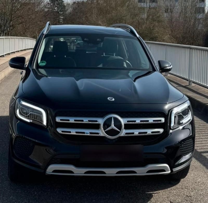 Gebraucht Mercedes GLB200 166 PS (122 kW) 2021 Schwarz SUV