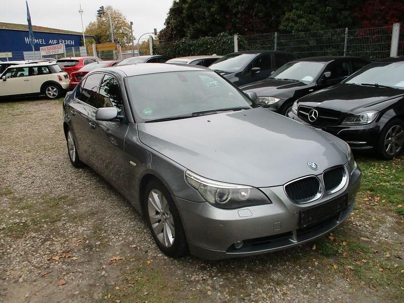 Grau Gebraucht 2004 BMW 525 Sport Line Limousine | 3.490 € (Superpreis) - Bild 1/4