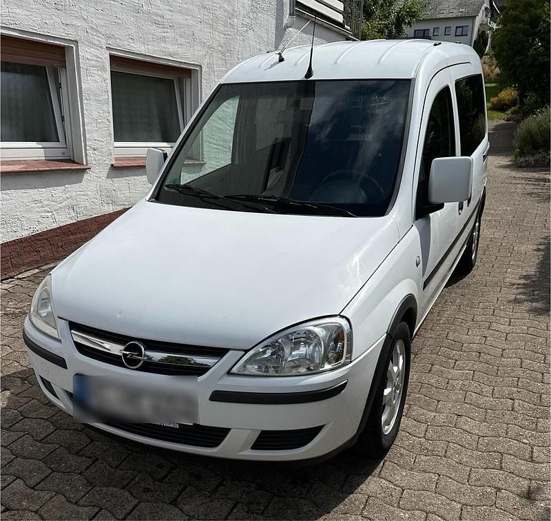 Weiß Gebraucht 2006 Opel Combo Van / Kleinbus | 2.200 € (Fairer Preis) - Bild 1/4
