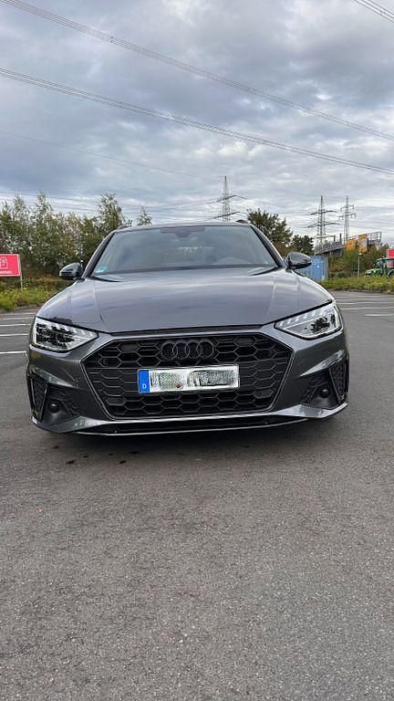 Grau Gebraucht 2022 Audi A4 S-Line Kombi | 32.900 € (Fairer Preis) - Bild 1/4