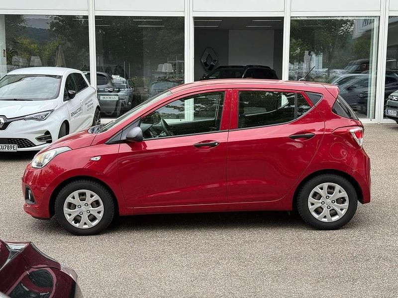 Gebraucht Hyundai i10 Classic 67 PS (49 kW) 2016 Passion red Kleinwagen