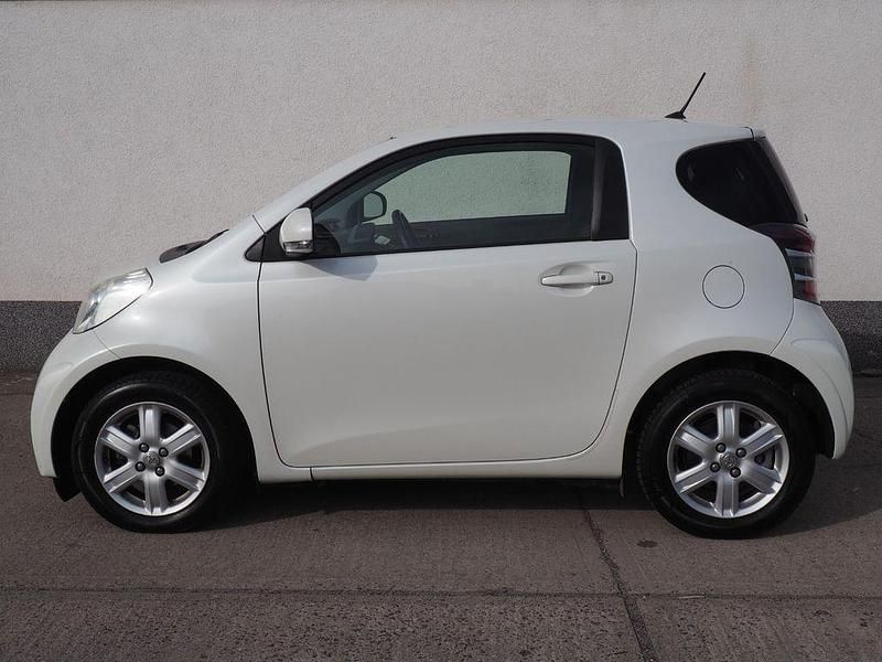 Gebraucht Toyota iQ Basis 68 PS (50 kW) 2009 Weiß Kleinwagen