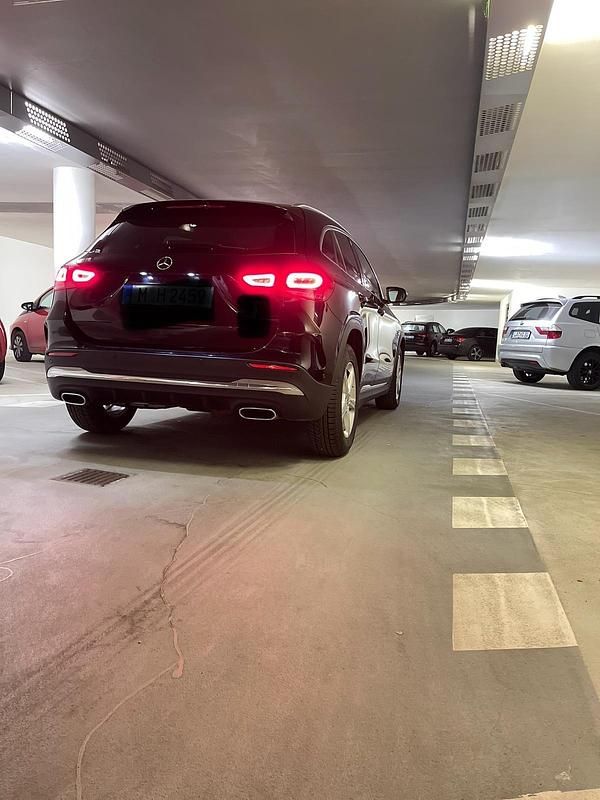 Schwarz Gebraucht 2020 Mercedes GLA220 AMG line SUV | 30.900 € (Superpreis) - Bild 1/4