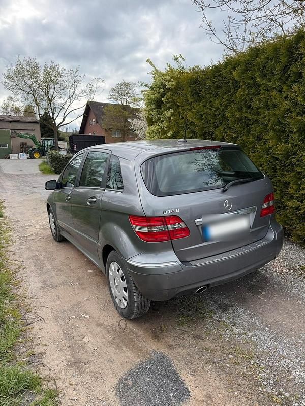Gebraucht Mercedes B180 116 PS (85 kW) 2011 Grau Van / Kleinbus