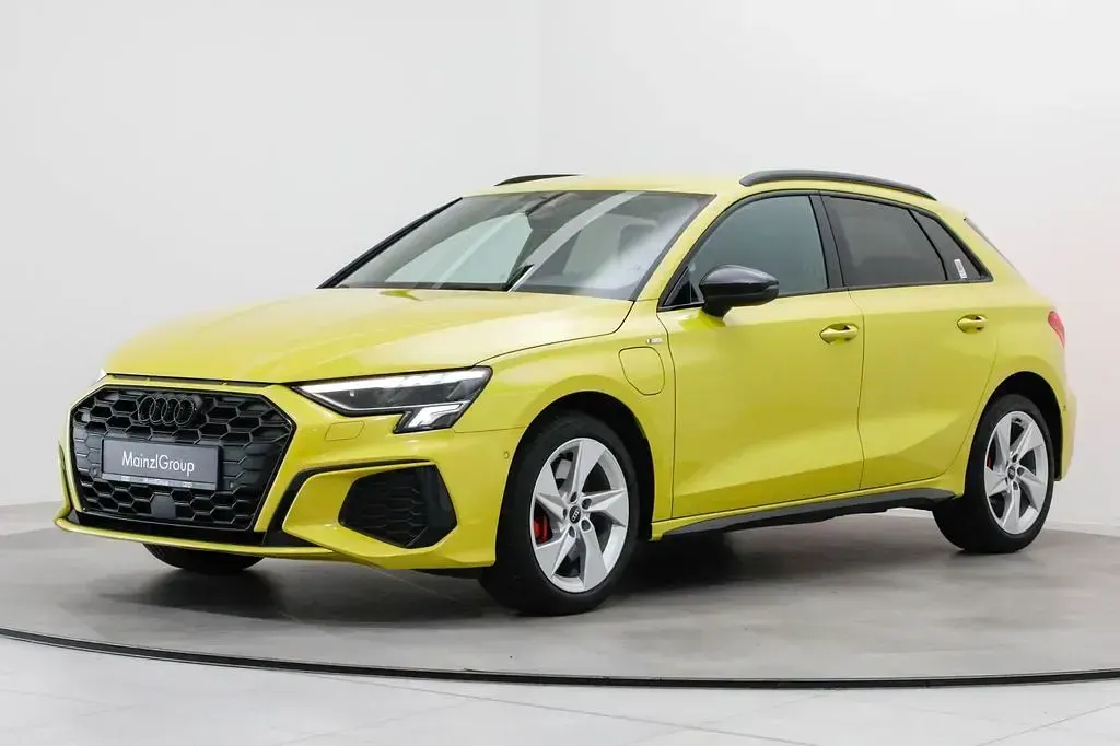 Gebraucht Audi A3 S-Line 245 PS (180 kW) 2022 Pythongelb metallic (metallic) Limousine