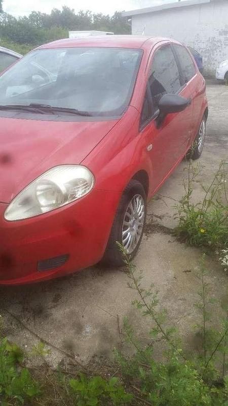 Rot exot./action Gebraucht 2009 Fiat Grande Punto Active Kleinwagen | 2.200 € (Fairer Preis) - Bild 1/4