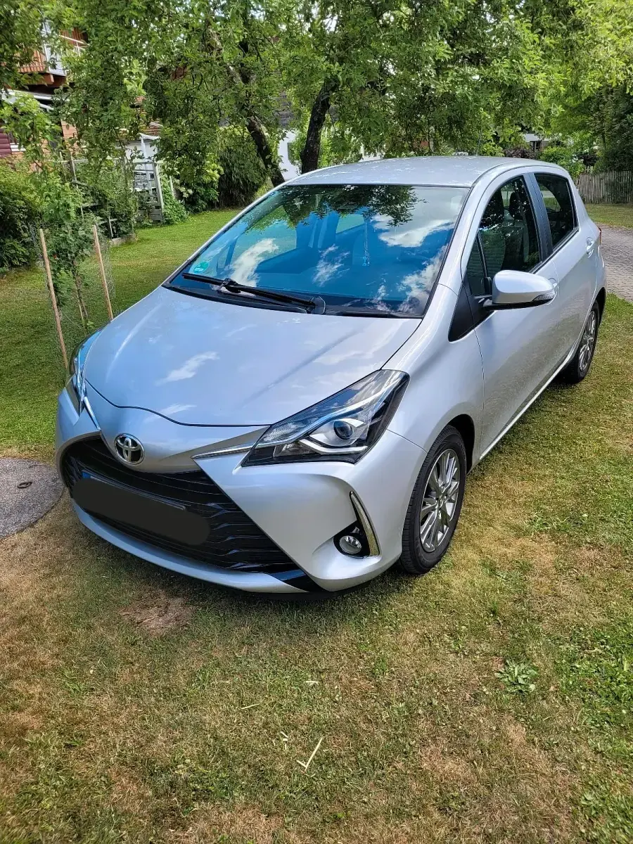 Gebraucht Toyota Yaris Comfort 111 PS (81 kW) 2017 Silber Kleinwagen