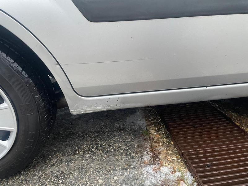 Silber Gebraucht 2007 Ford Fiesta Kleinwagen | 1.300 € - Bild 1/4