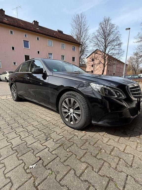 Gebraucht Mercedes E220 Edition 170 PS (125 kW) 2015 Schwarz Limousine