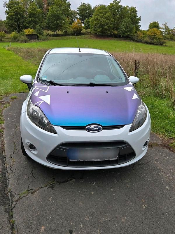 Weiß Gebraucht 2011 Ford Fiesta Viva Kleinwagen | 4.220 € (Fairer Preis) - Bild 1/4