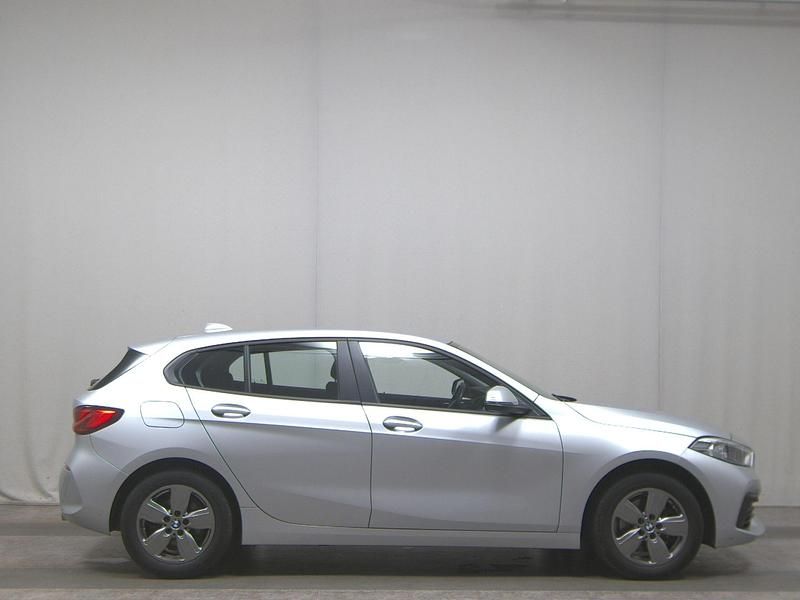 Silber Gebraucht 2021 BMW 118 Advantage Kleinwagen | 17.980 € (Superpreis) - Bild 1/4