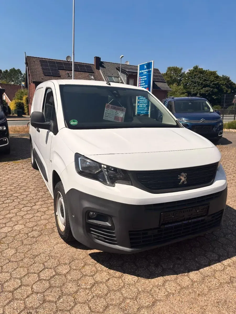 Gebraucht Peugeot Partner 75 PS (55 kW) 2019 Weiß Van / Kleinbus