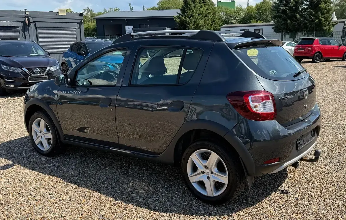 Gebraucht Dacia Sandero Prestige 90 PS (66 kW) 2015 Grau Kleinwagen