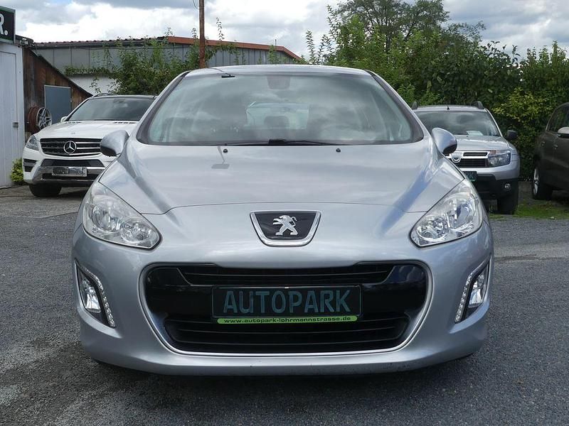 Gebraucht Peugeot 308 Active 120 PS (88 kW) 2012 Grau Limousine