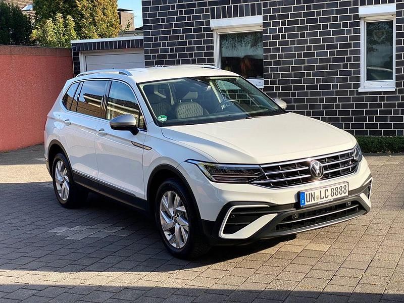 Weiß Gebraucht 2022 VW Tiguan Allspace Life SUV | 30.800 € (Superpreis) - Bild 1/4
