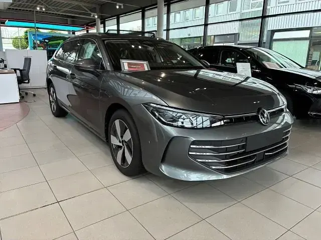 Neu VW Passat Business 150 PS (110 kW) 2026 Grau Kombi