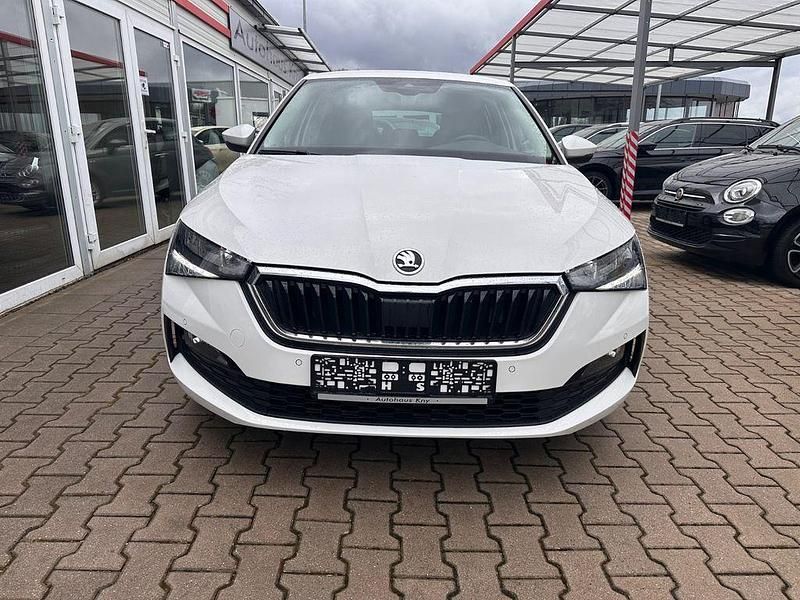 Gebraucht Skoda Scala Style 116 PS (85 kW) 2020 Weiß Kleinwagen