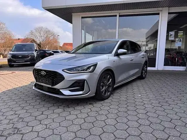 Usado Ford Focus ST-Line 116 CV (85 kW) 2025 Plateado Berlina