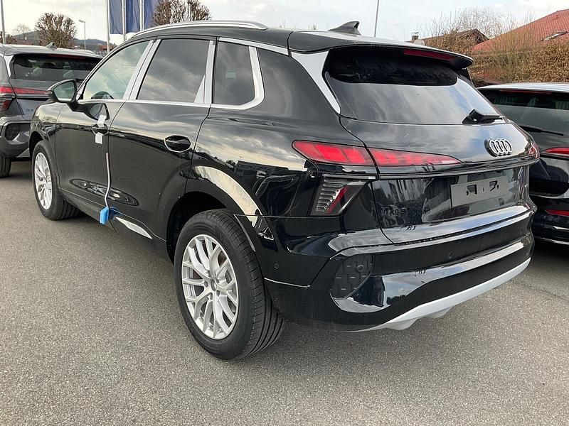 Neu Audi Q3 Ambiente 204 PS (150 kW) 2026 Mythosschwarz metallic SUV
