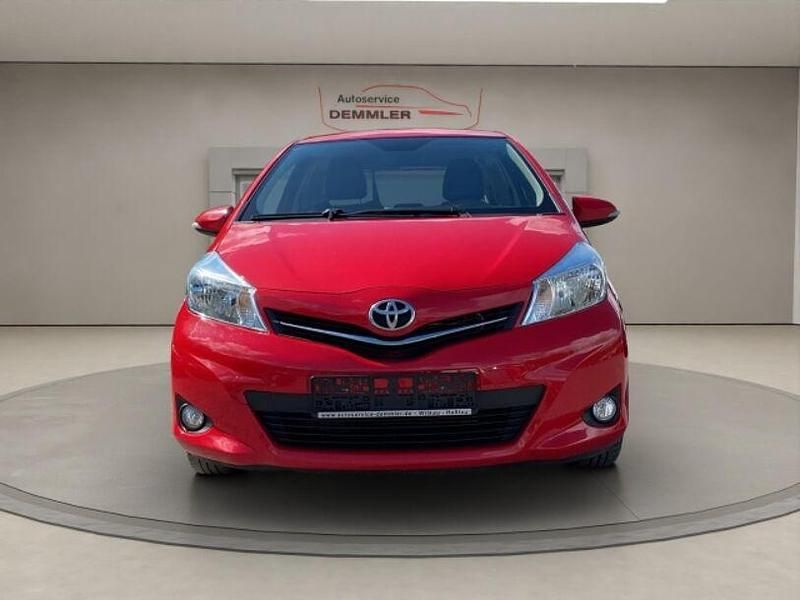 Gebraucht Toyota Yaris Cool 99 PS (72 kW) 2013 Super red 5 Limousine