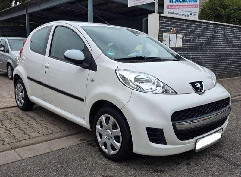 Weiß Gebraucht 2012 Peugeot 107 Kleinwagen | 1.999 € (Fairer Preis) - Bild 1/4