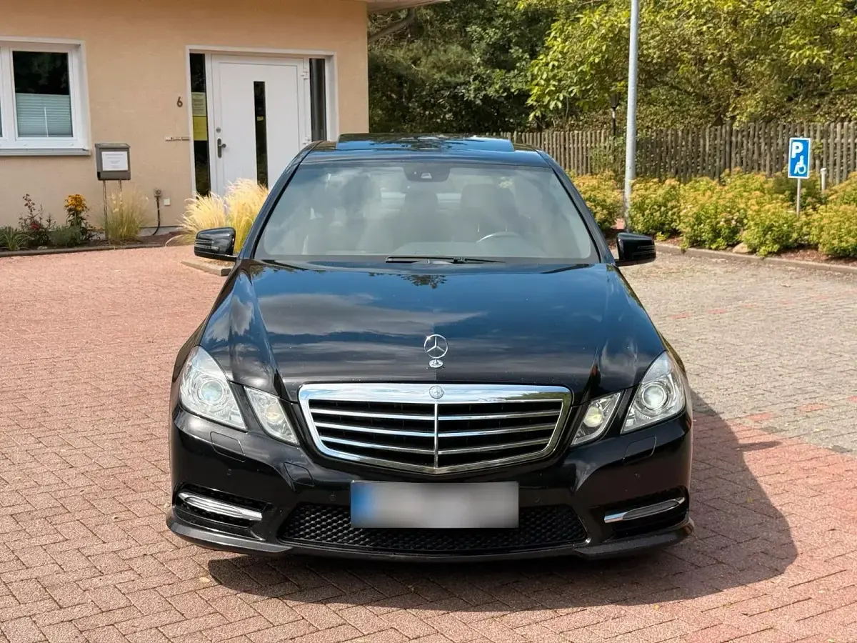 Gebraucht Mercedes E350 AMG 265 PS (194 kW) 2013 Schwarz Limousine
