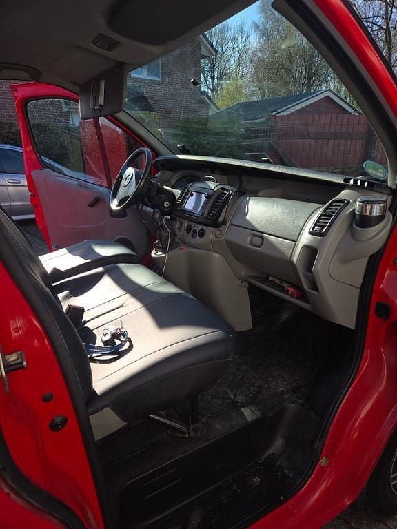 Gebraucht Opel Vivaro 90 PS (66 kW) 2010 Rot Van / Kleinbus