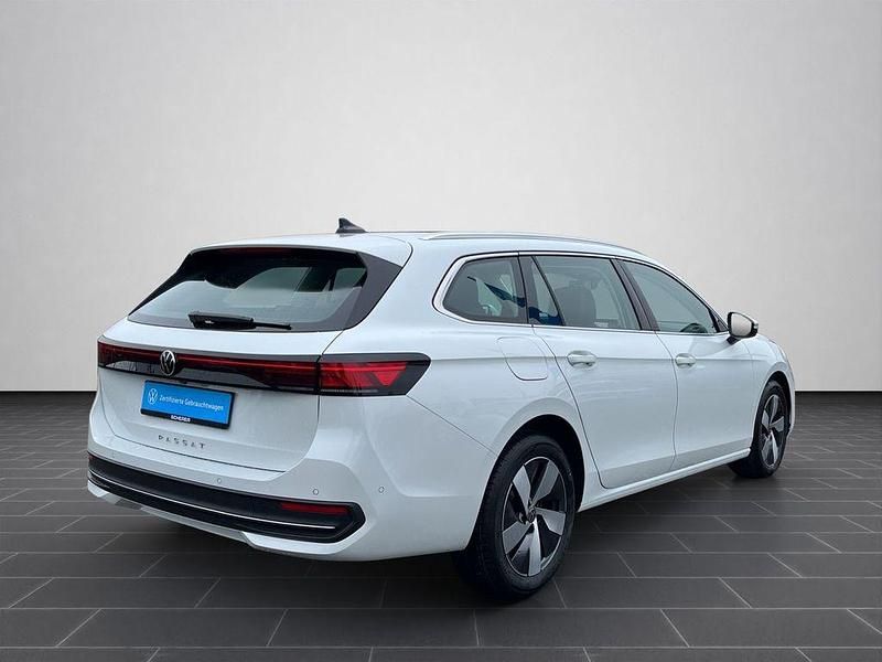 Gebraucht VW Passat Business 150 PS (110 kW) 2025 Oryxweiß perlmutteffekt (metallic) Kombi