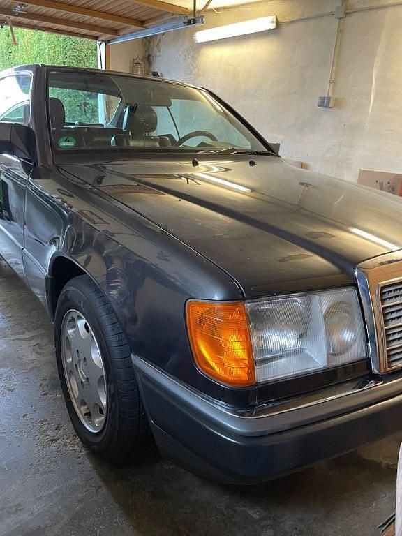 Schwarz Gebraucht 1992 Mercedes E300 Coupé | 18.000 € - Bild 1/4