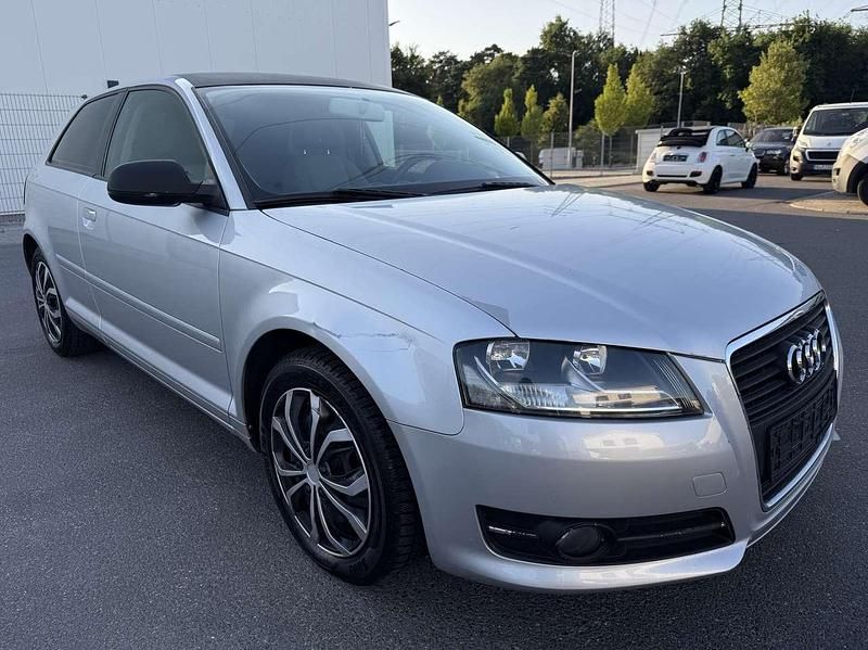 Gebraucht Audi A3 Attraction 105 PS (77 kW) 2010 Eissilber metallic Limousine
