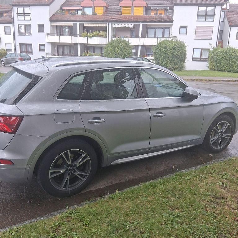 Grau Gebraucht 2017 Audi Q5 Sport SUV | 27.800 € (Teuer) - Bild 1/4