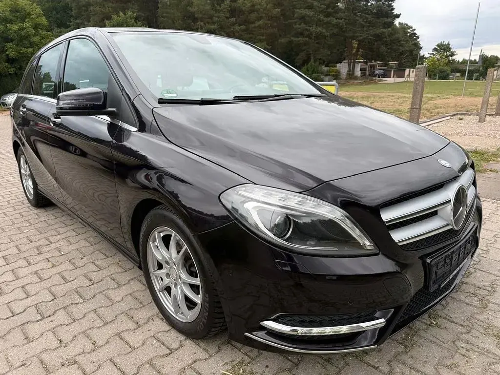 Gebraucht Mercedes B200 136 PS (100 kW) 2014 Violett Kleinwagen