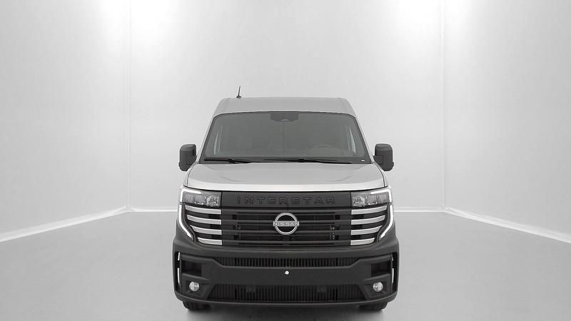 Neu Nissan Interstar Tekna 150 PS (110 kW) 2025 Gris etoile Van